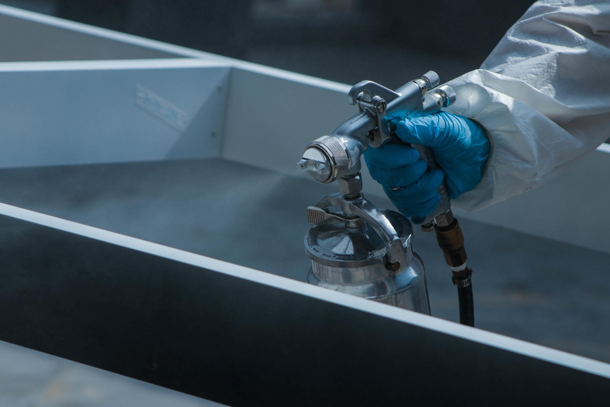 მეტალის ქვიშით დამუშავება (Sandblasting) და ჟანგისგან წმენდა საამქროში